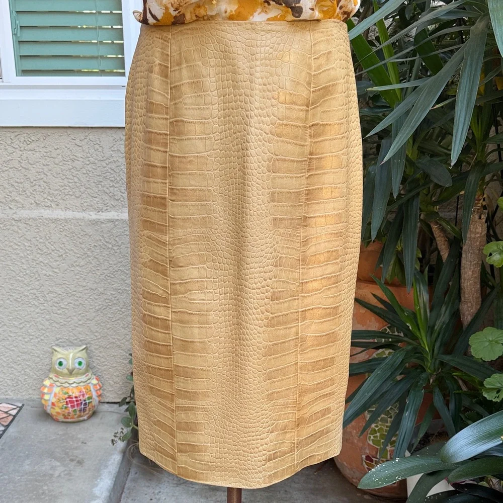 Vintage Dana Buchman Classic Camel/Gold Textured Genuine Leather Pencil Skirt